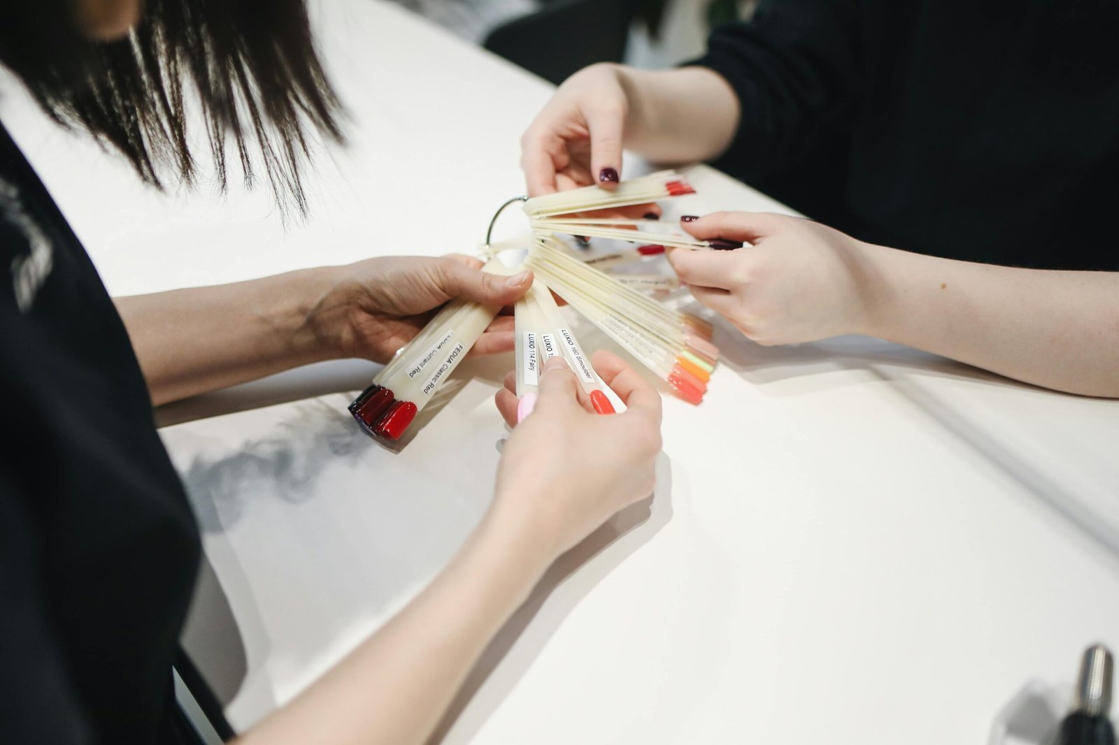 The Future of Nail Salons: Emerging Trends & Technology